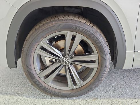 Certified 2022 Volkswagen Atlas SEL R-Line AWD/4WD image 11