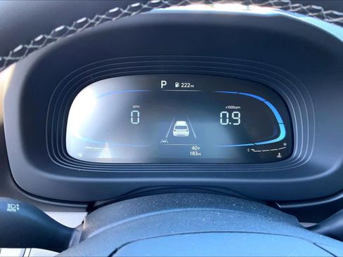 Certified 2025 Hyundai Venue SEL image 25