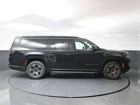 Used 2024 Jeep Wagoneer L Series II w/ Flexible Seating Group AWD/4WD image 4