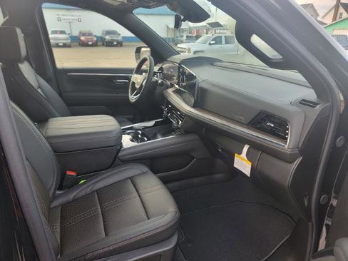 New 2026 Chevrolet Suburban High Country AWD/4WD image 14