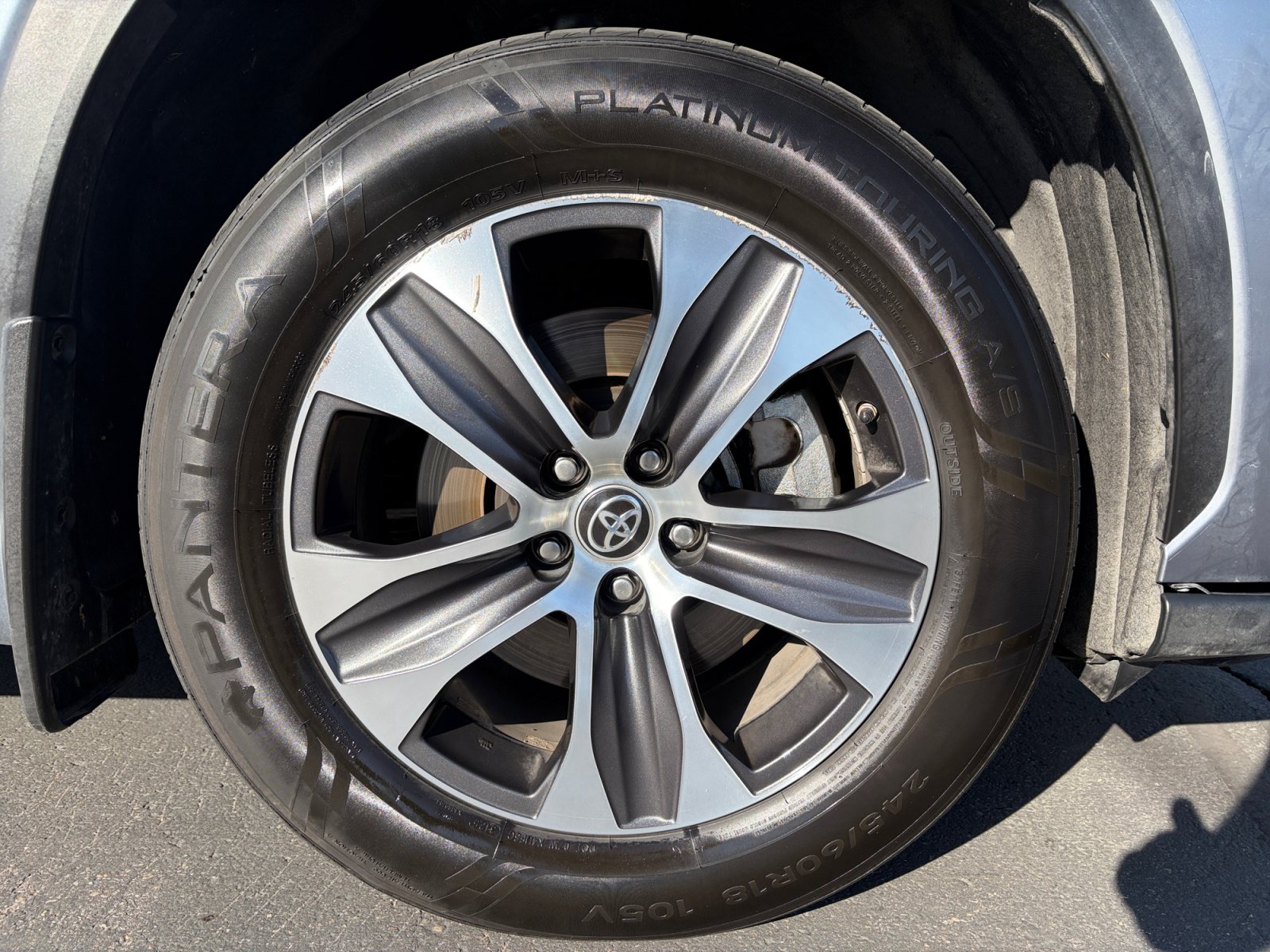 Used 2022 Toyota Highlander XLE AWD/4WD image 31