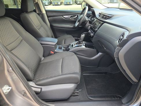 Used 2019 Nissan Rogue SV image 28