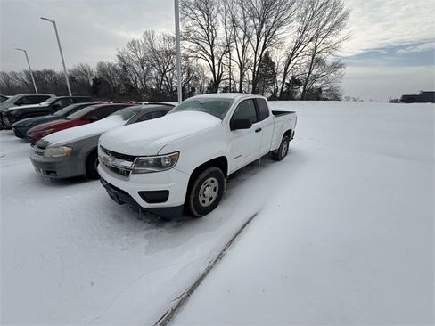 Used 2018 Chevrolet Colorado W/T image 1