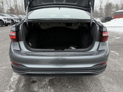 Used 2024 Volkswagen Jetta SE image 8