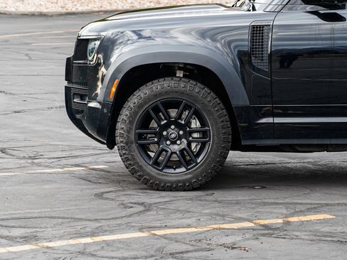 Used 2023 Land Rover Defender 130 X-Dynamic SE image 8