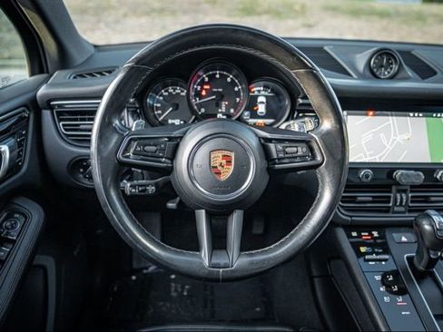 Used 2023 Porsche Macan Turbo image 28
