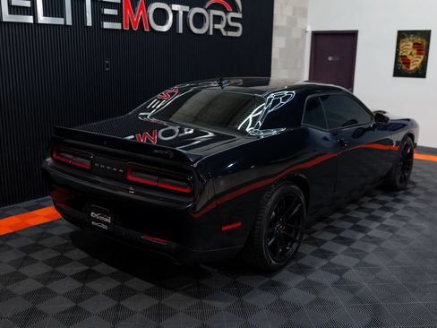 Used 2023 Dodge Challenger SRT Hellcat w/ Driver Convenience Group RWD image 6