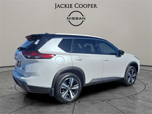 Certified 2025 Nissan Rogue SL w/ SL Premium Package image 5