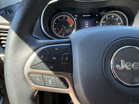 Used 2019 Jeep Cherokee Limited w/ Luxury Group AWD/4WD image 20