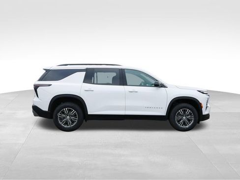 Used 2024 Chevrolet Traverse LT AWD/4WD image 11