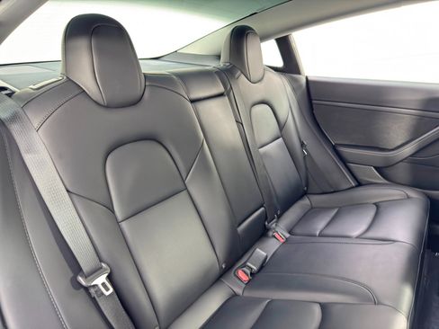 Used 2021 Tesla Model 3 Standard Range Plus image 39