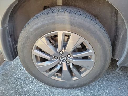 Used 2023 Nissan Pathfinder SV FWD image 3
