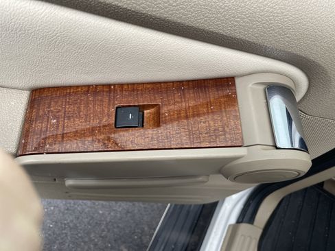 Used 2010 Ford Explorer Eddie Bauer image 28