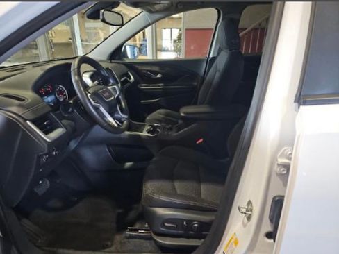 Used 2024 Chevrolet Equinox LS image 3