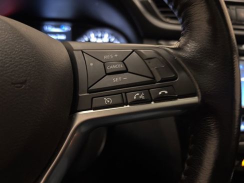 Used 2013 Nissan Rogue SV w/ Premium Pkg image 17