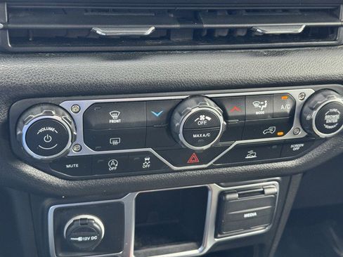 Certified 2024 Jeep Gladiator Sport image 17