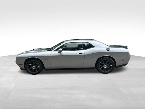 Used 2016 Dodge Challenger R/T RWD image 2