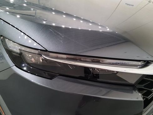 Used 2023 Honda CR-V EX image 8