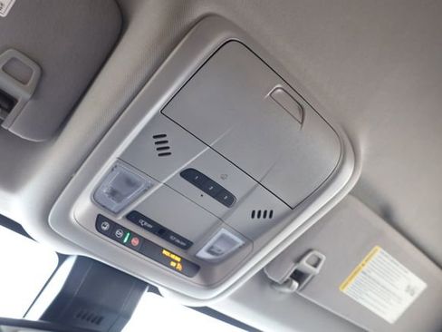 Used 2024 GMC Terrain SLT image 21