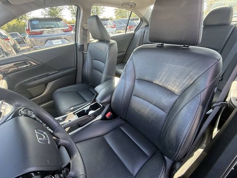 Used 2017 Honda Accord Touring image 23