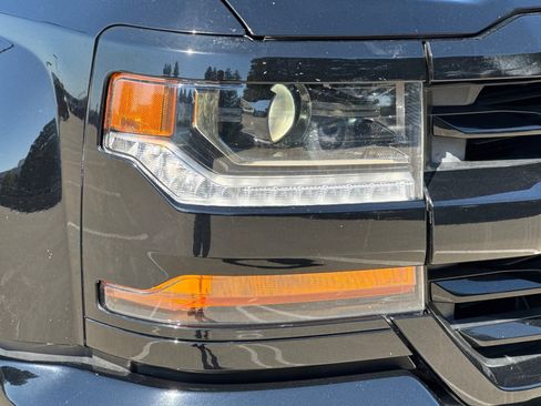 Used 2018 Chevrolet Silverado 1500 LT w/ All Star Edition AWD/4WD image 11