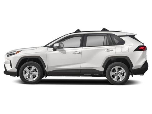 Used 2022 Toyota RAV4 XLE w/ Convenience Package image 3