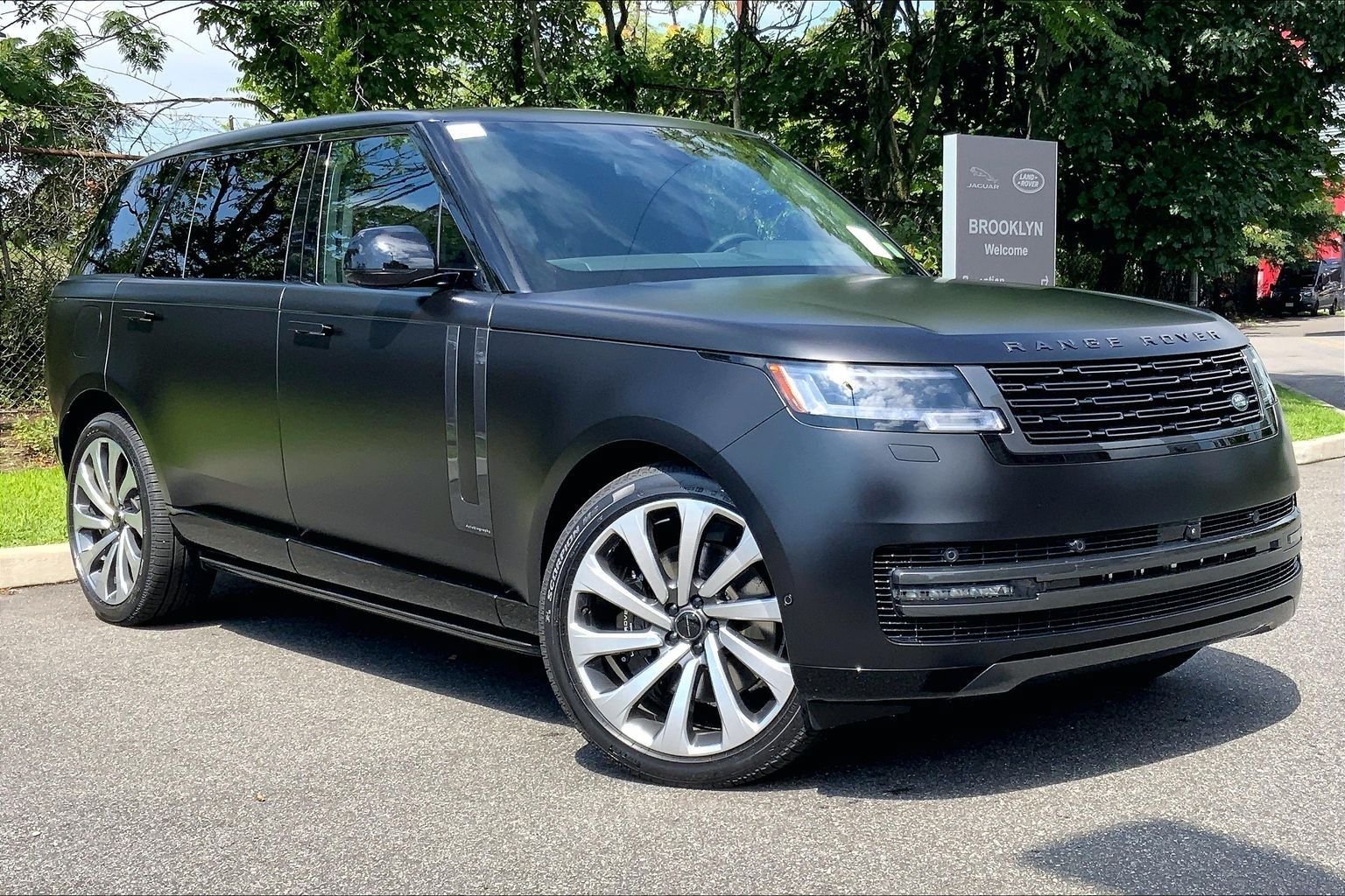 New 2026 Land Rover Range Rover Long Wheelbase Autobiography AWD/4WD image 2