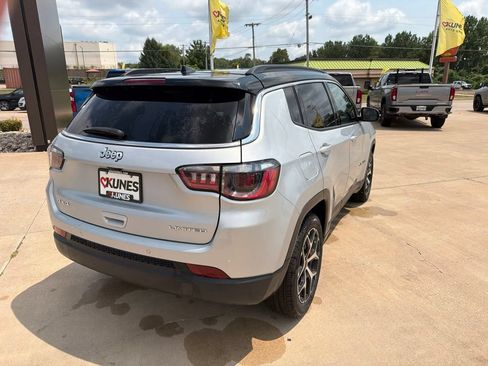 Used 2025 Jeep Compass Limited AWD/4WD image 10
