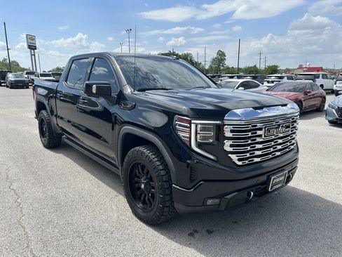 Used 2023 GMC Sierra 1500 Denali w/ Technology Package AWD/4WD image 2