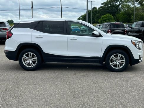 Used 2024 GMC Terrain SLE AWD/4WD image 41
