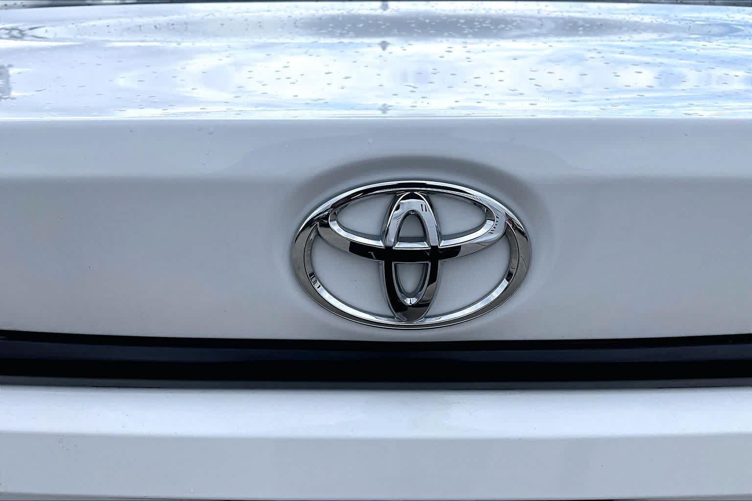 Used 2025 Toyota Corolla LE FWD image 31