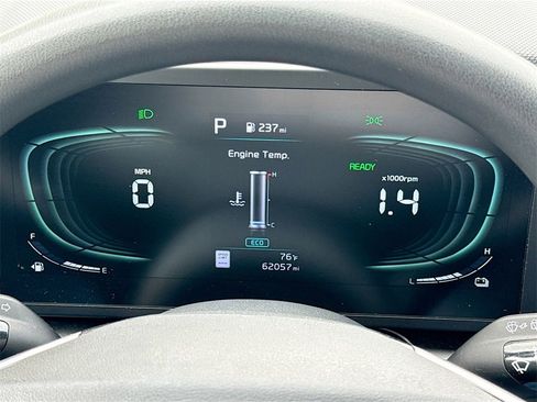 Used 2023 Kia Niro LX image 12