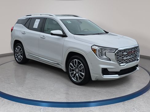 Used 2024 GMC Terrain Denali w/ Denali Premium Package AWD/4WD image 3