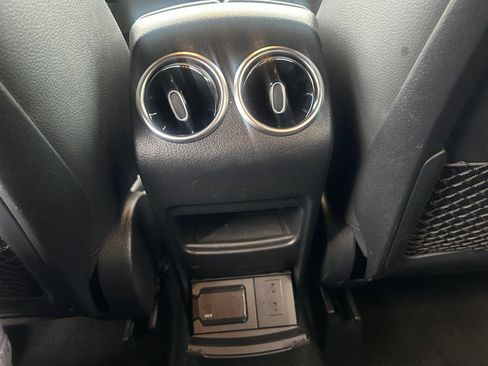 Used 2022 Mercedes-Benz GLA 250 4MATIC w/ Premium Package Lite image 18