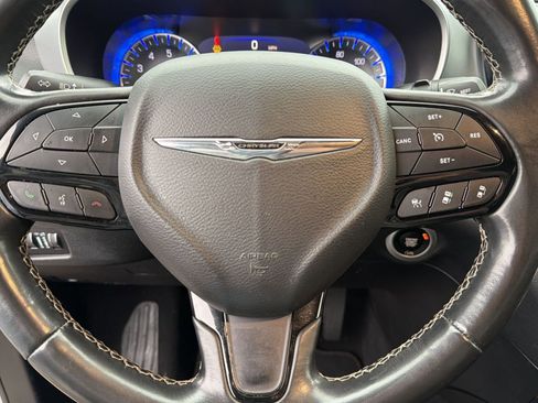 Used 2021 Chrysler Pacifica Touring w/ S Appearance Package FWD image 16