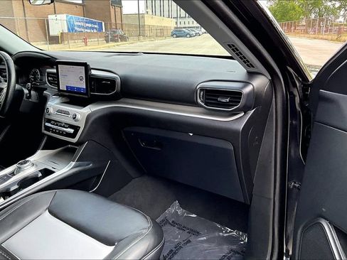 Used 2022 Ford Explorer XLT w/ Equipment Group 202A AWD/4WD image 15