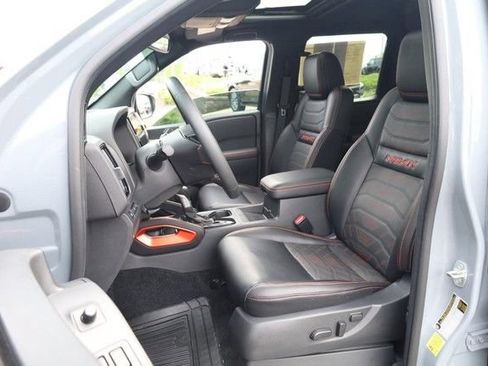 Certified 2025 Nissan Frontier PRO-4X w/ Pro Premium Package AWD/4WD image 8