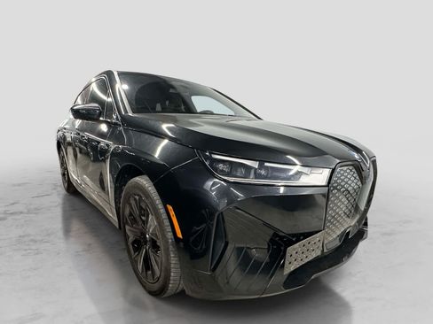 Used 2024 BMW iX xDrive50 w/ Premium Package AWD/4WD image 3
