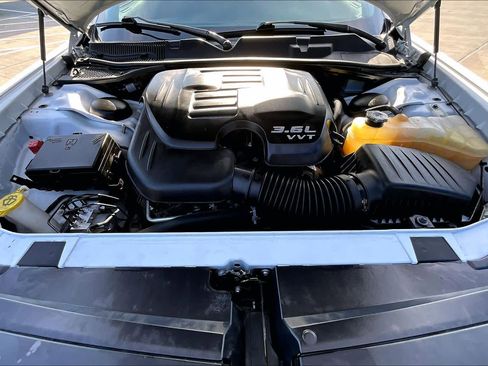 Used 2022 Dodge Challenger SXT w/ Driver Convenience Group image 30