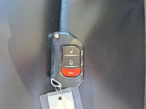 Used 2019 Jeep Wrangler Unlimited Sahara w/ Uconnect 4C Nav & Sound Group image 37