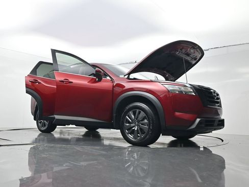 Used 2024 Nissan Pathfinder SV w/ Lighting Package (N92) FWD image 29