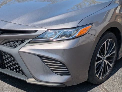 Used 2019 Toyota Camry SE w/ Carpet Mat Package FWD image 9