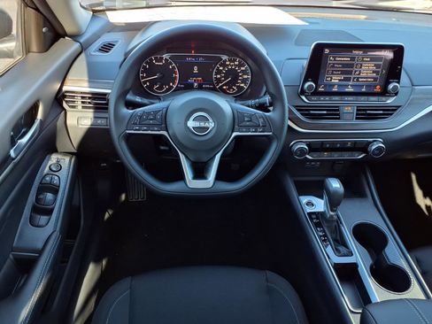 New 2025 Nissan Altima 2.5 SV image 13