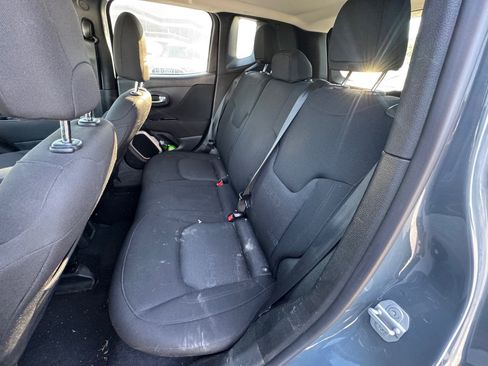 Used 2017 Jeep Renegade Latitude w/ Trailer Tow Group AWD/4WD image 19