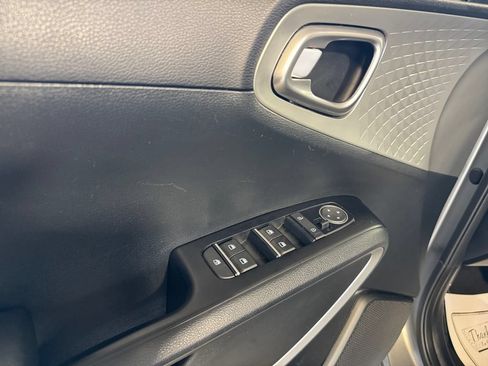 Certified 2023 Kia Soul LX w/ LX Technology Package FWD image 14