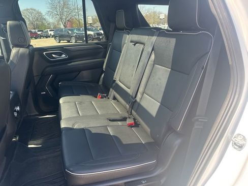 Used 2023 GMC Yukon SLT w/ SLT Premium Package AWD/4WD image 11