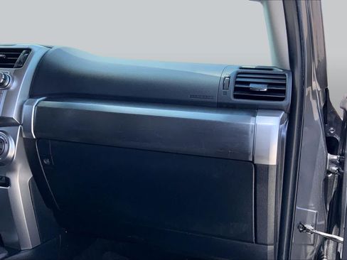 Used 2016 Toyota 4Runner SR5 RWD image 18