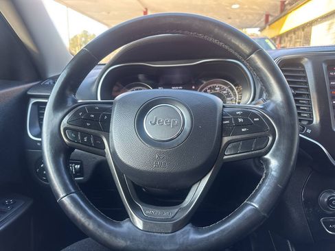 Used 2020 Jeep Cherokee Trailhawk w/ Cold Weather Group AWD/4WD image 15