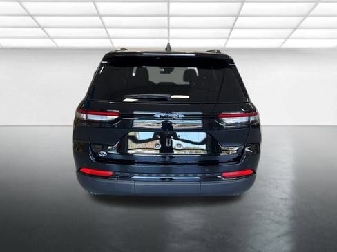 New 2025 Jeep Grand Cherokee Altitude image 5