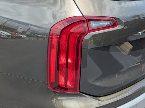 Used 2024 Kia Telluride S w/ S Sunroof Package FWD image 13